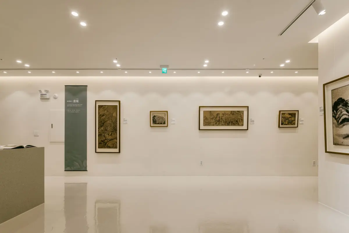 동양화 전시를 위한 화이트 큐브 갤러리